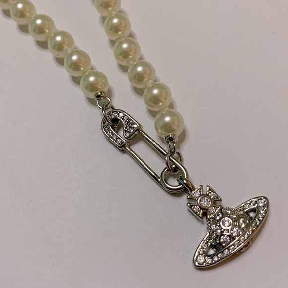 Sold out Vivienne Westwood pearl silver logo 16” necklace - Picture 7 of 11